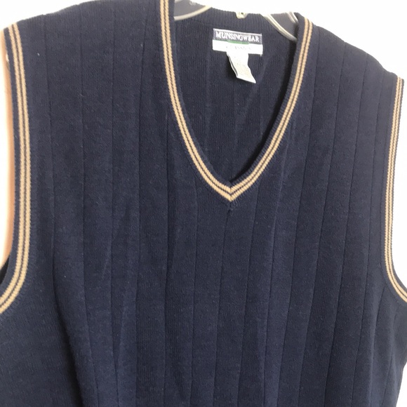 Gently used condition vintage mens oversized academia v-neck cable knit vest - Picture 4 of 6